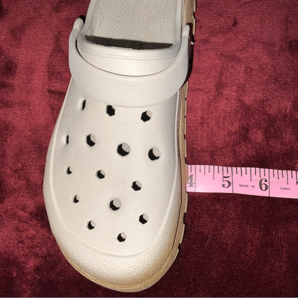 Skechers Arch Fit Crocs-Like Sandals - Picture 3 of 15